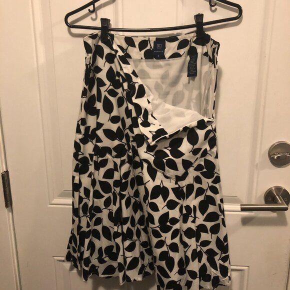 Two Mid-length Reitmans Skirts - Picture 5 of 5